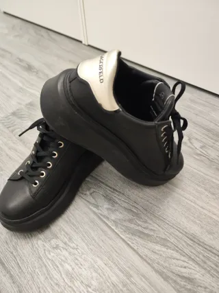 Zapatillas Karl Lagerfeld negras y doradas