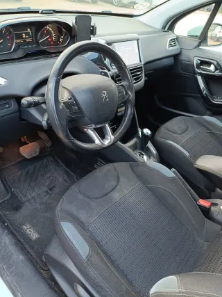 Peugeot 208 2015