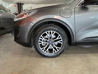 Ford Kuga Titanium 2.5 Duratec PHEV 165kW Auto