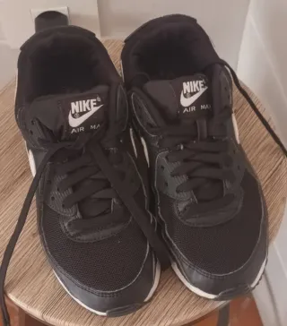 Zapatilla Nike Air Max Mujer Negra y Blanca