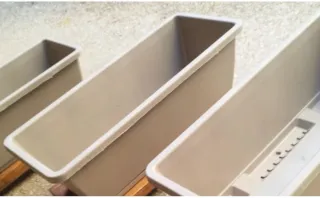 Set 3 vasi per piante grigi nuovi mai usati.