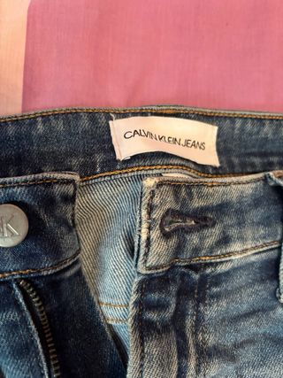 Pantalón Calvin Klein Azul, con el pequeño enganch