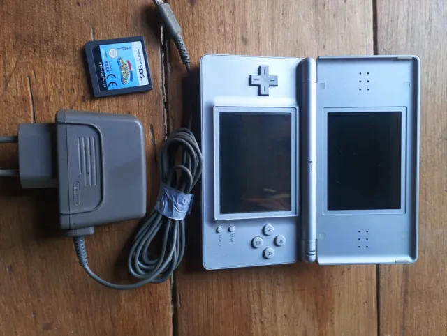 Nintendo DS Plata + Juego