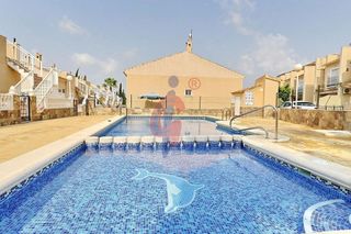 Casa adosada en venta en Urbanizaciones en Guardamar del Segura