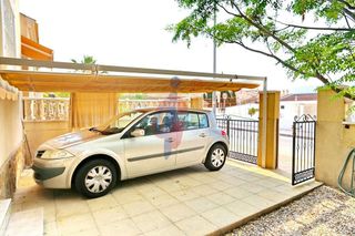 Casa adosada en venta en Urbanizaciones en Guardamar del Segura