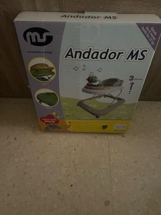 Andador infantil rosa con juguetes