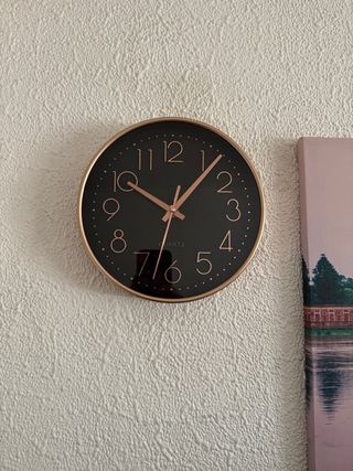 Reloj de Pared Negro y Dorado