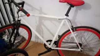 Bicicleta Fixie Blanca y Roja