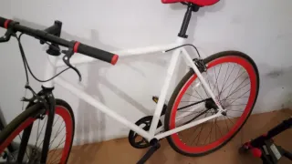 Bicicleta Fixie Blanca y Roja