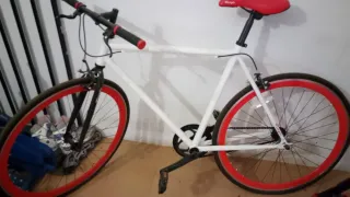 Bicicleta Fixie Blanca y Roja