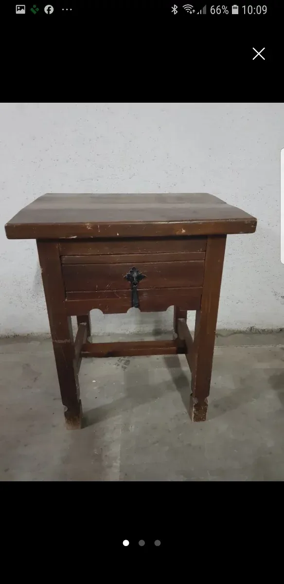 Mesita de noche rústica de madera