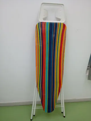Tabla de planchar con funda colorida