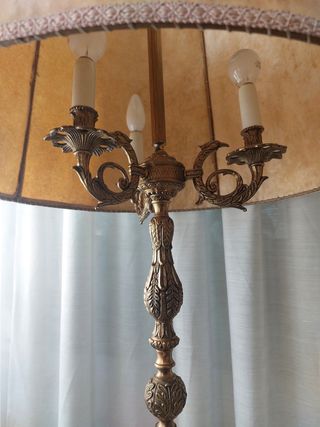 Lámpara de pie de bronce