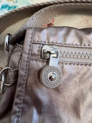 Bolso Kipling Sabian U metalizado