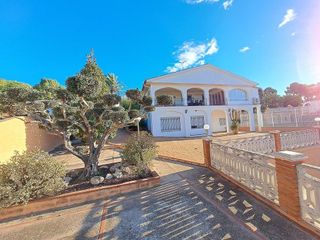 Chalet en venta en Zona Urbanizaciones en Alzira