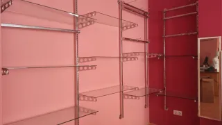 Estanterías adaptables con barras y baldas d crist