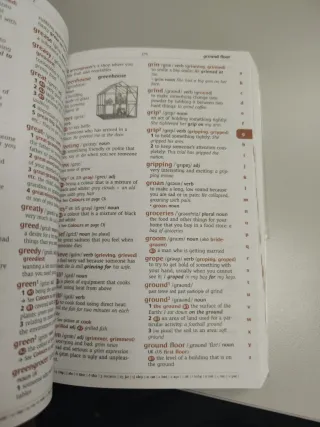 Cambridge Essential English Dictionary