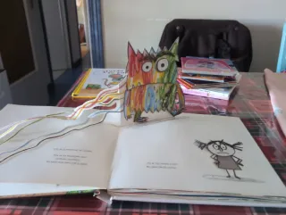 El Monstruo de Colores, un libro pop-up