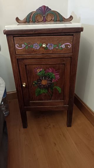 Lote 2 camas, 2 mesitas y 2 cabeceros