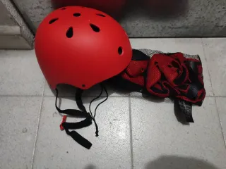 Casco y protecciones bici/patines rojo Talla S