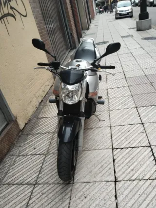 Suzuki GSR 600