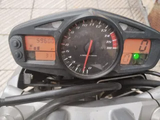 Suzuki GSR 600