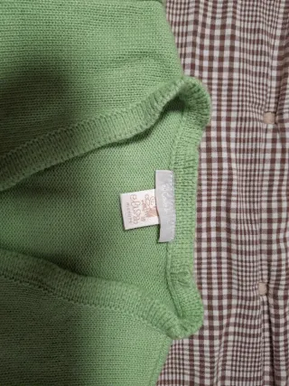 Rebeca de punto verde. Talla 18.