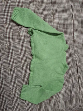 Rebeca de punto verde. Talla 18.