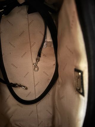 Bolso Guess Charol Negro