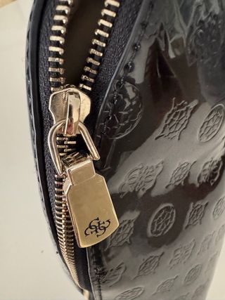 Bolso Guess Charol Negro