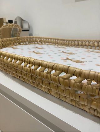 Cambiador bebé mimbre con funda de regalo