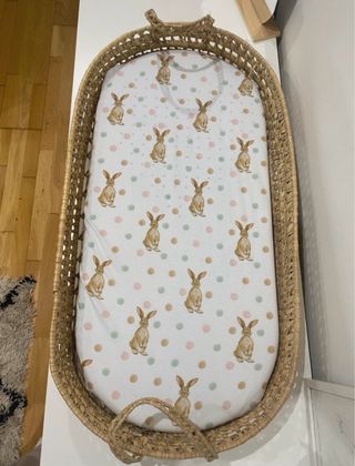 Cambiador bebé mimbre con funda de regalo