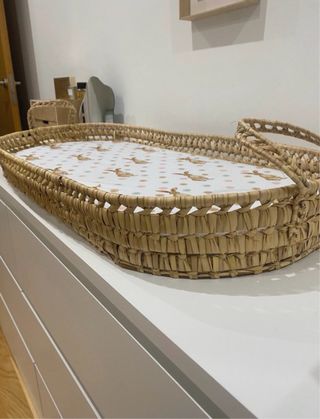 Cambiador bebé mimbre con funda de regalo