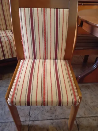 Muebles de salón: mesa, 4 sillas y balancines