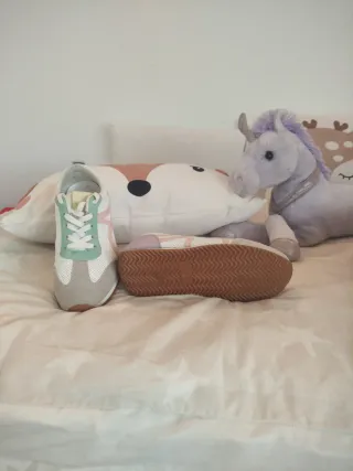 Tenis cómodos y combinables. Dos usos.