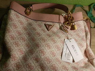 Bolso Tote marca Guess