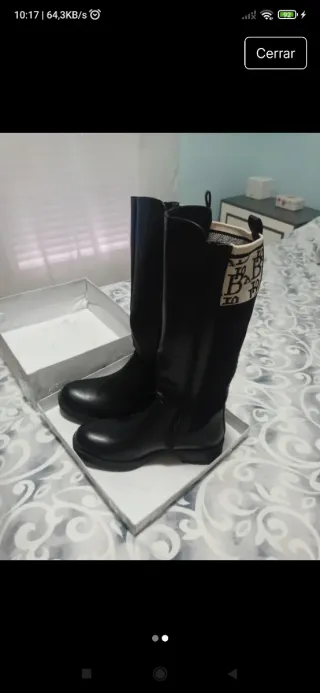 Botas altas negras con detalle