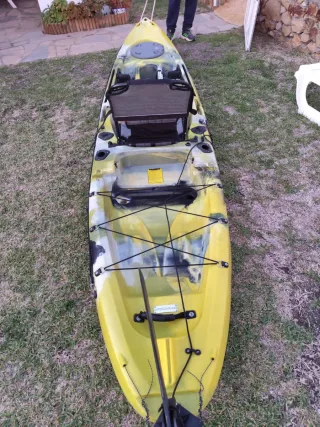 Kayak Amarillo con Asiento y Baterías