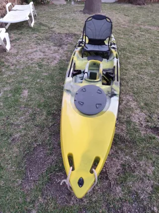Kayak Amarillo con Asiento y Baterías