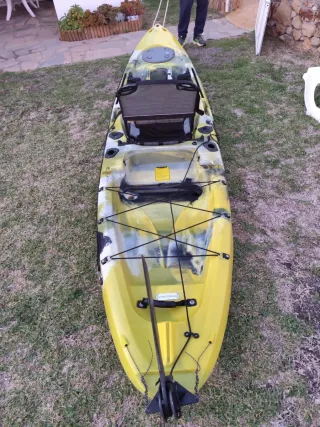 Kayak Amarillo con Asiento y Baterías