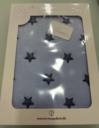 Copertina culla in pile azzurra con stelle