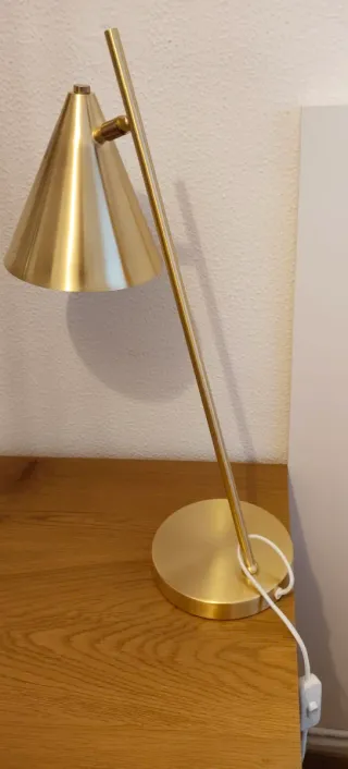 Lámpara de escritorio dorada metal