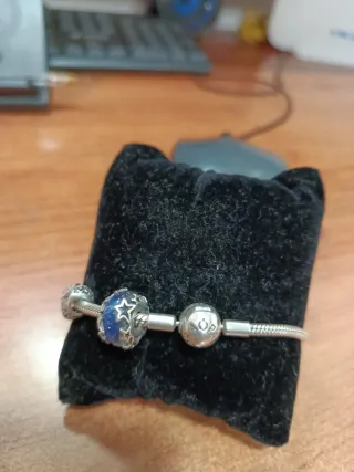 Pulsera Pandora con 2 charms