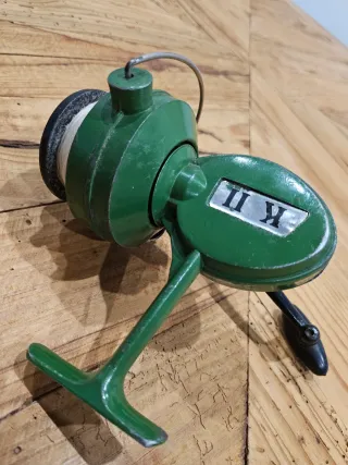 Carrete de pesca verde