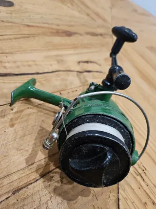 Carrete de pesca verde