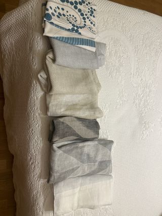 Retales de tela beige gris y azul