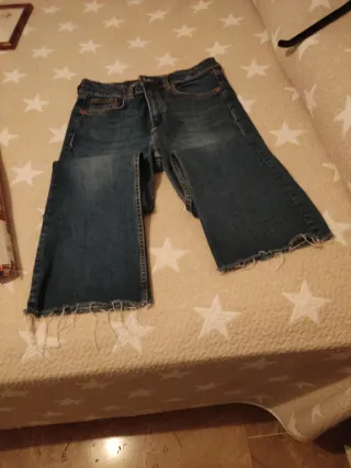 Pantalón vaquero Zara t.38 flecos bajo