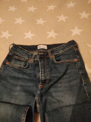 Pantalón vaquero Zara t.38 flecos bajo