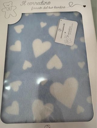 Copertina culla in pile con cuori