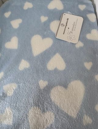 Copertina culla in pile con cuori